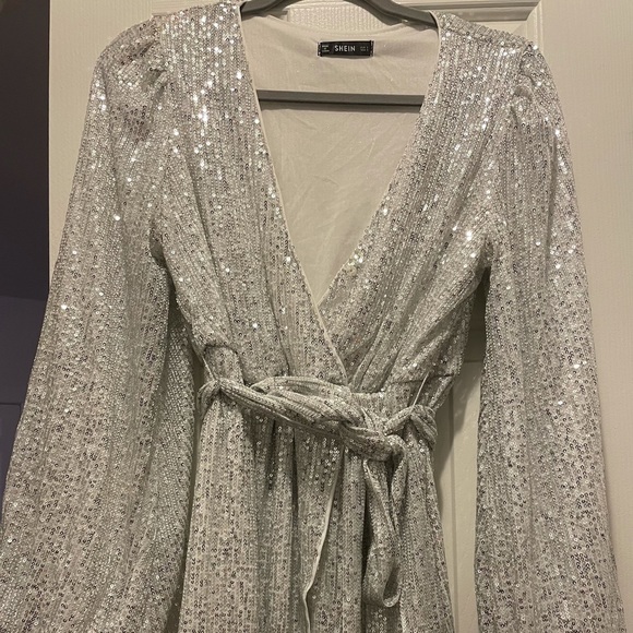 Sequined Silver dress. Good Condition. Size S - Picture 2 of 7